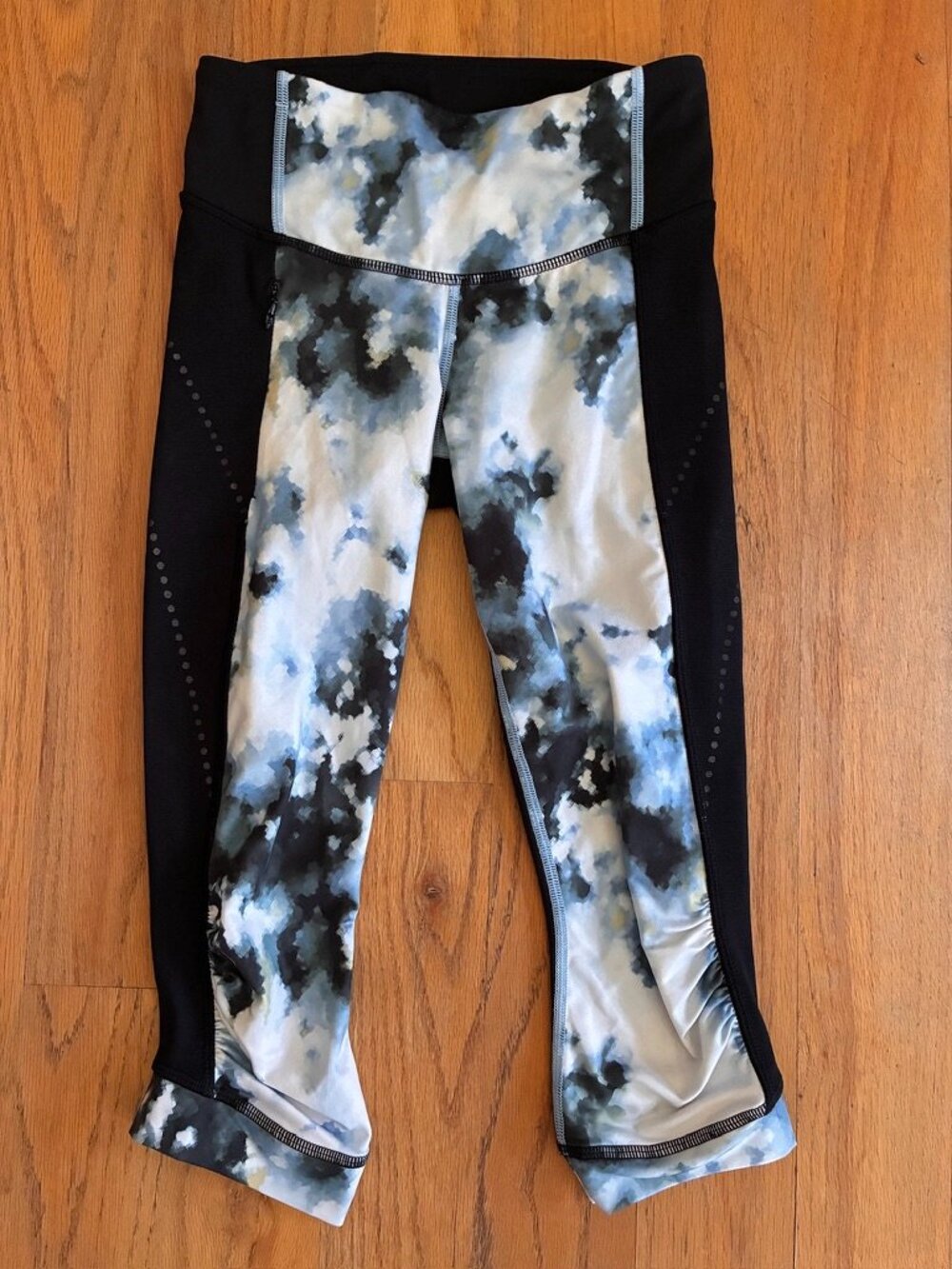 lululemon Black Blue Abstract Colorblock Cropped Leggings Women's Size 2